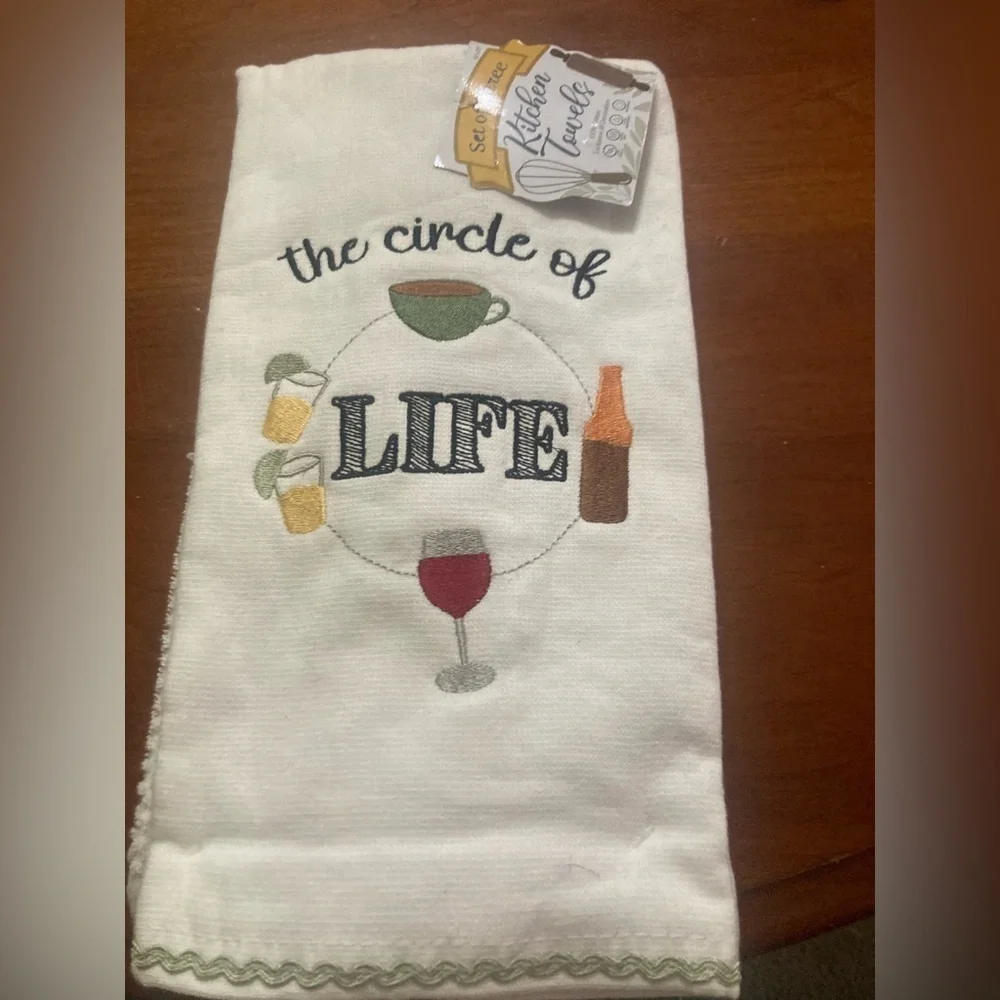 Embroidered Kitchen Towel set with Circle of Life Design. 3 pack of towels. NWT